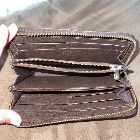 Louis Vuitton Damier Ebene Zippy Wallet - Picture 3 of 6
